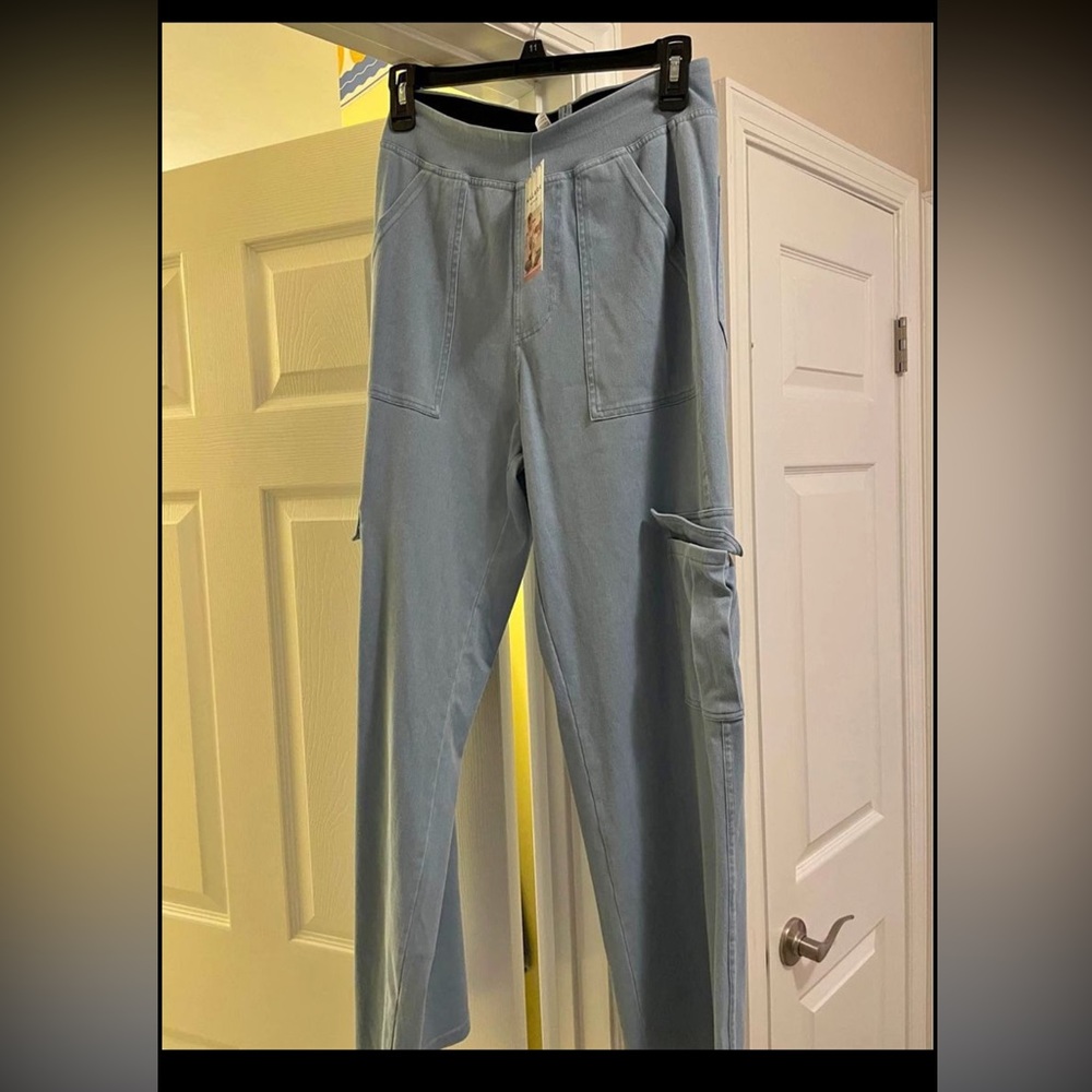 Brand New Halara Cargo Pants